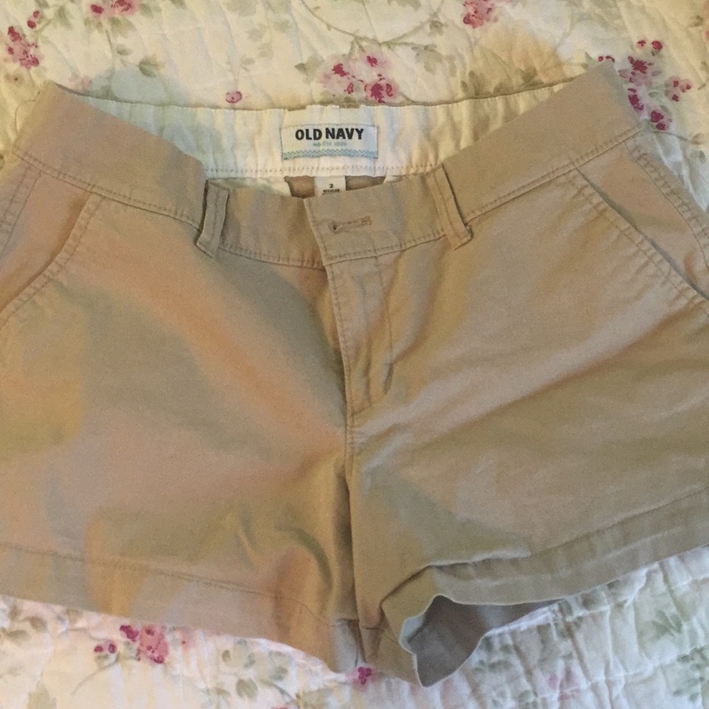 Like new! Old navy size 2 khaki shorts!